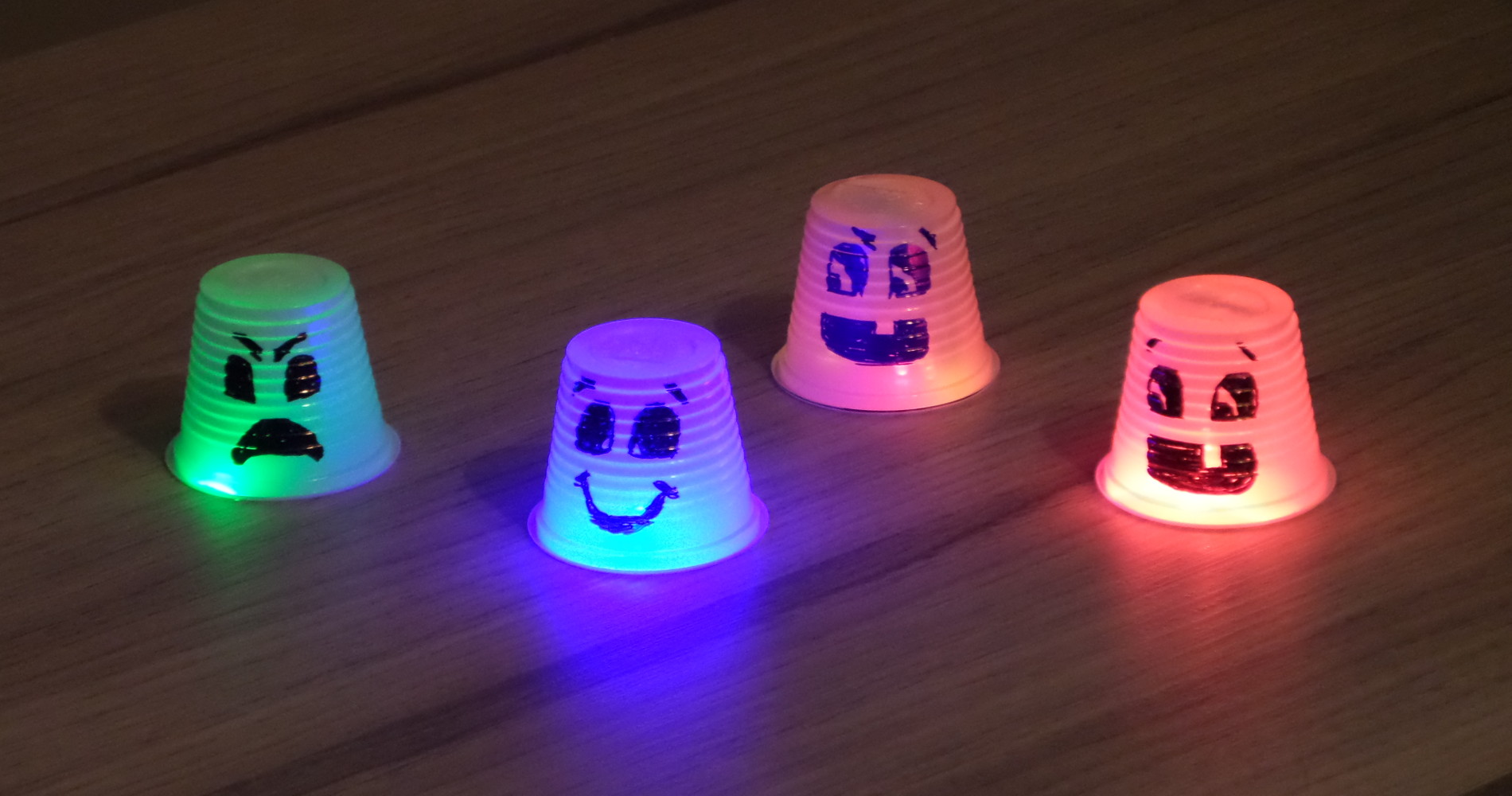 Mini luminaria emoticon fantasma